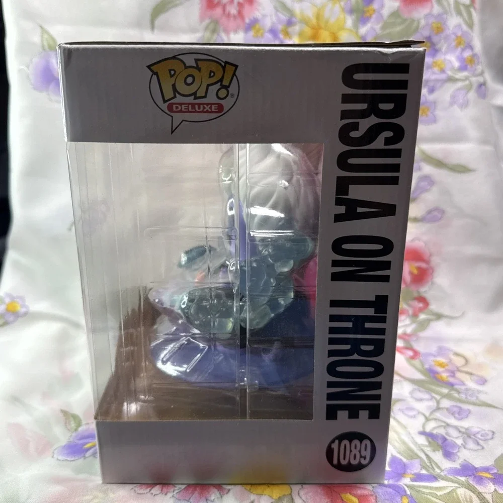 FUNKO POP! DELUXE: Movies Disney Villains - Ursula on‎ Throne Box Damage